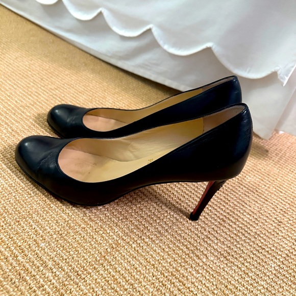 Christian Louboutin black leather pumps size 42 - Picture 1 of 9
